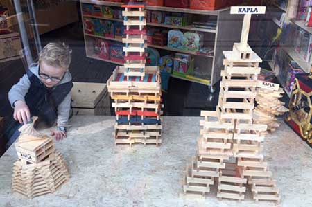 Origineel speelgoed, Leuke speelgoedwinkel, Buitenspeelgoed, Kinderboeken, Prentenboeken, Meer, Westmalle, Lille, Lichtaart, Bobble Art, Clavis, Columbus, Kapitein Winokio, Maro Toys